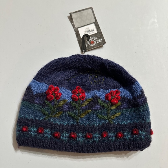 Lost Horizons 100% Wool Handknit Floral Pom Beanie Hat Fleece Lined Black - Picture 5 of 8